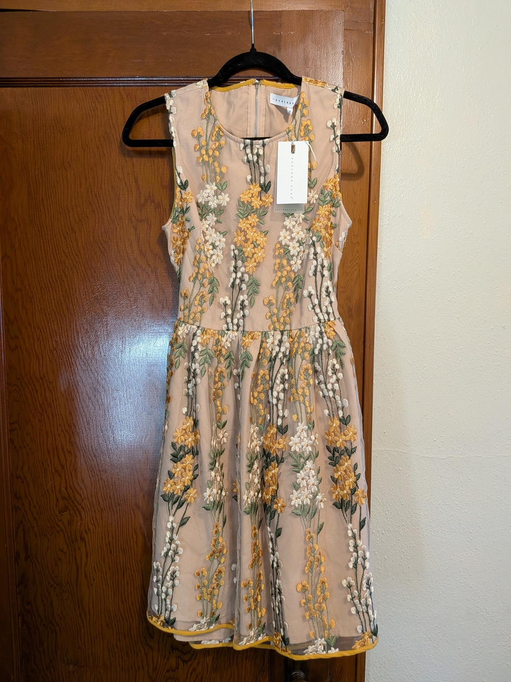 Endless Rose NWT Beige Midi Dress with Yellow and Cream Floral Embroidery S 😍💗
